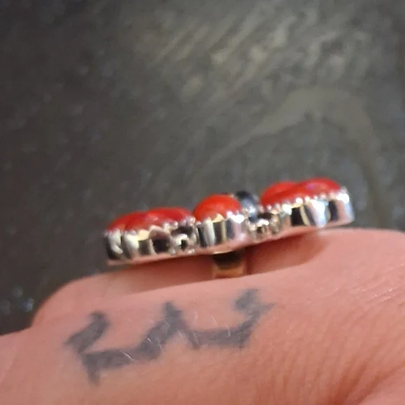 ITALIAN CORAL AND BLACK STALLION DAHLIA RING 925 STERLING SILVER ADJUSTABLE - Picture 4 of 5